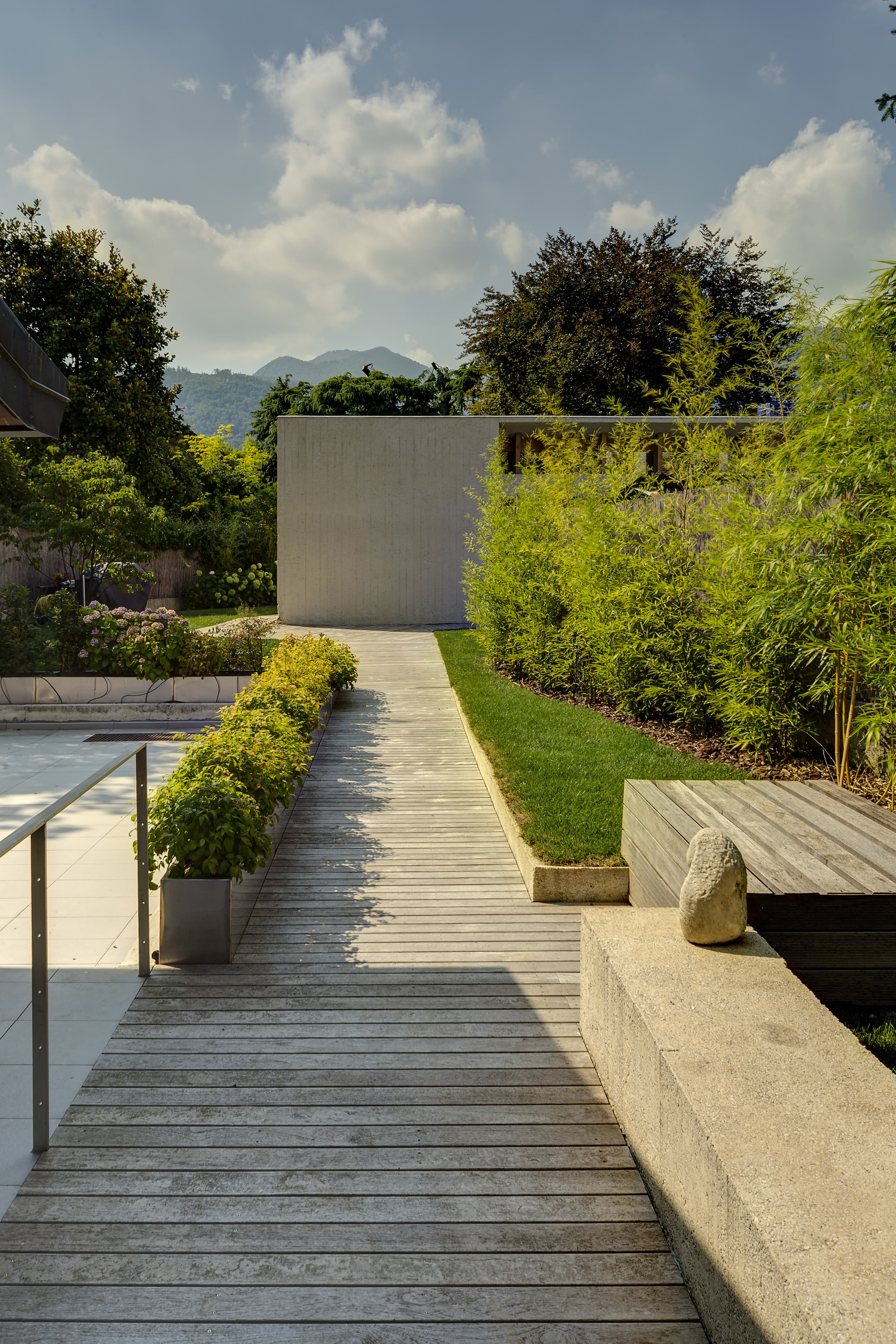 Pavimento-in-legno-esterno-villa-como