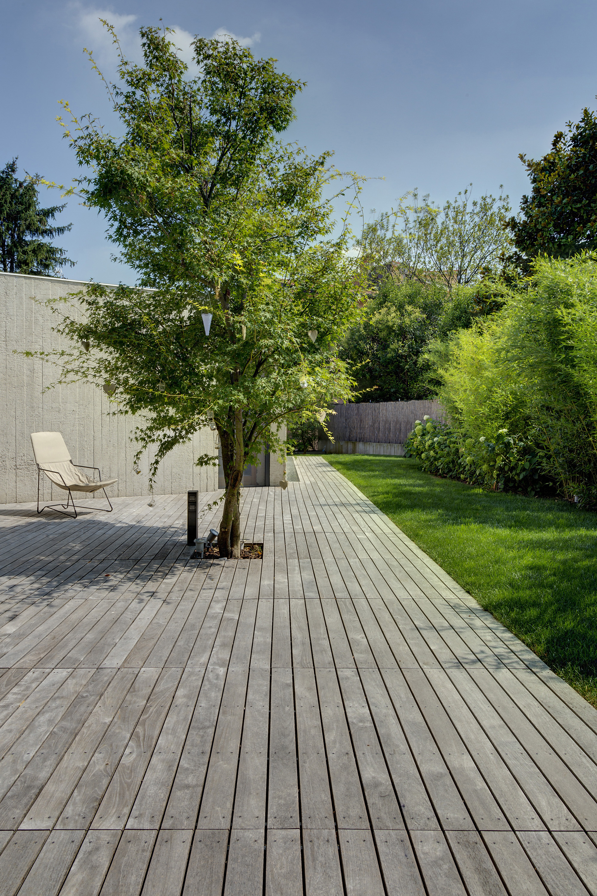 Pavimento-in-legno-esterno-villa-como