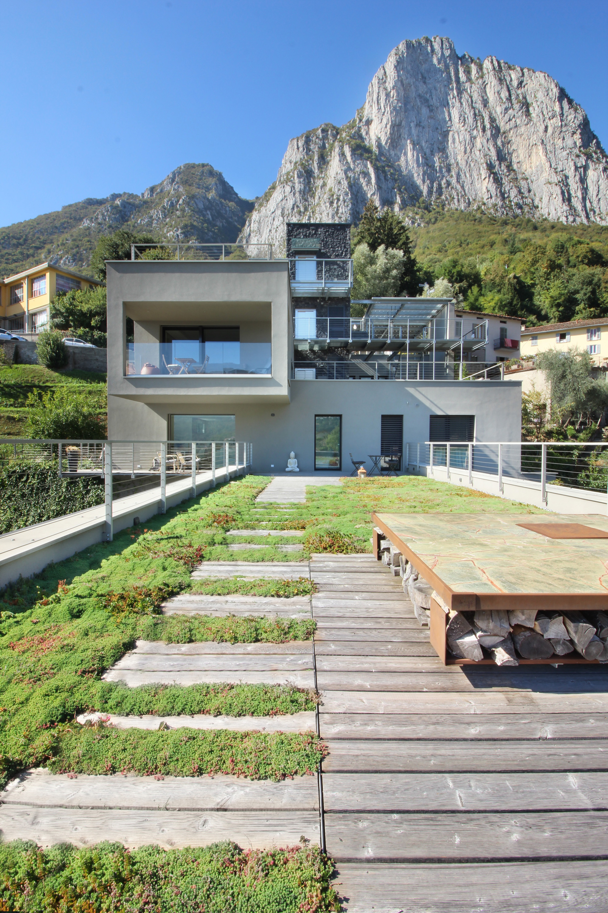 Pavimento-in-legno-giardino-lecco