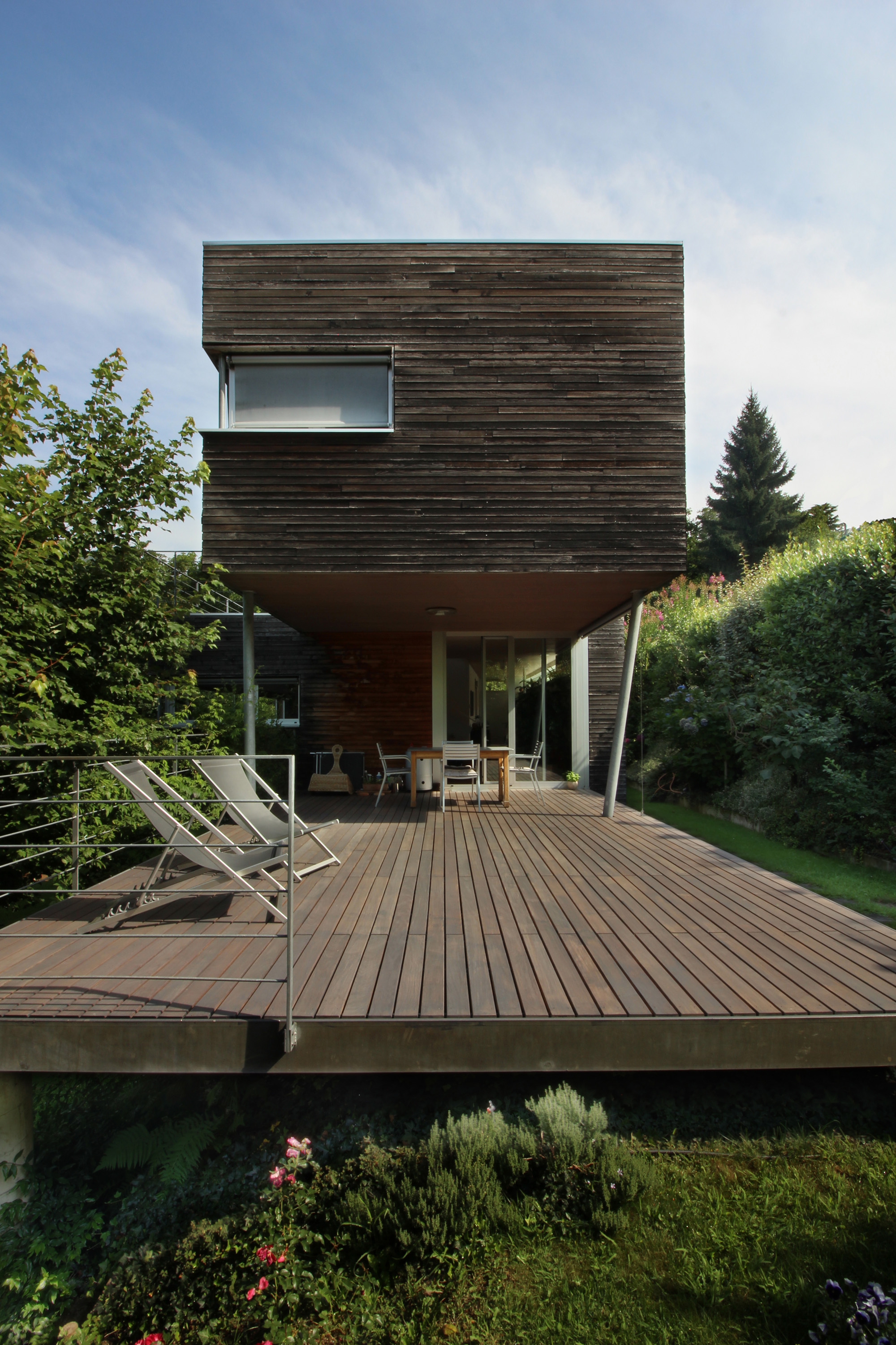 Pavimento-in-legno-esterno-villa-Lugano