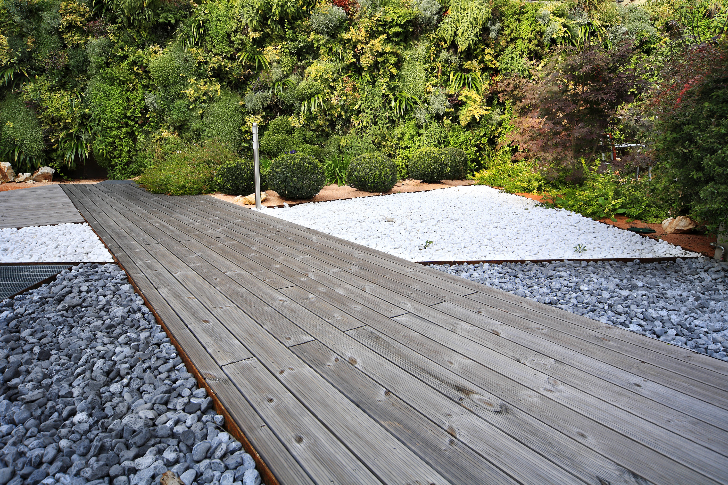 Pavimento-in-legno-giardino-Sesto San Giovanni