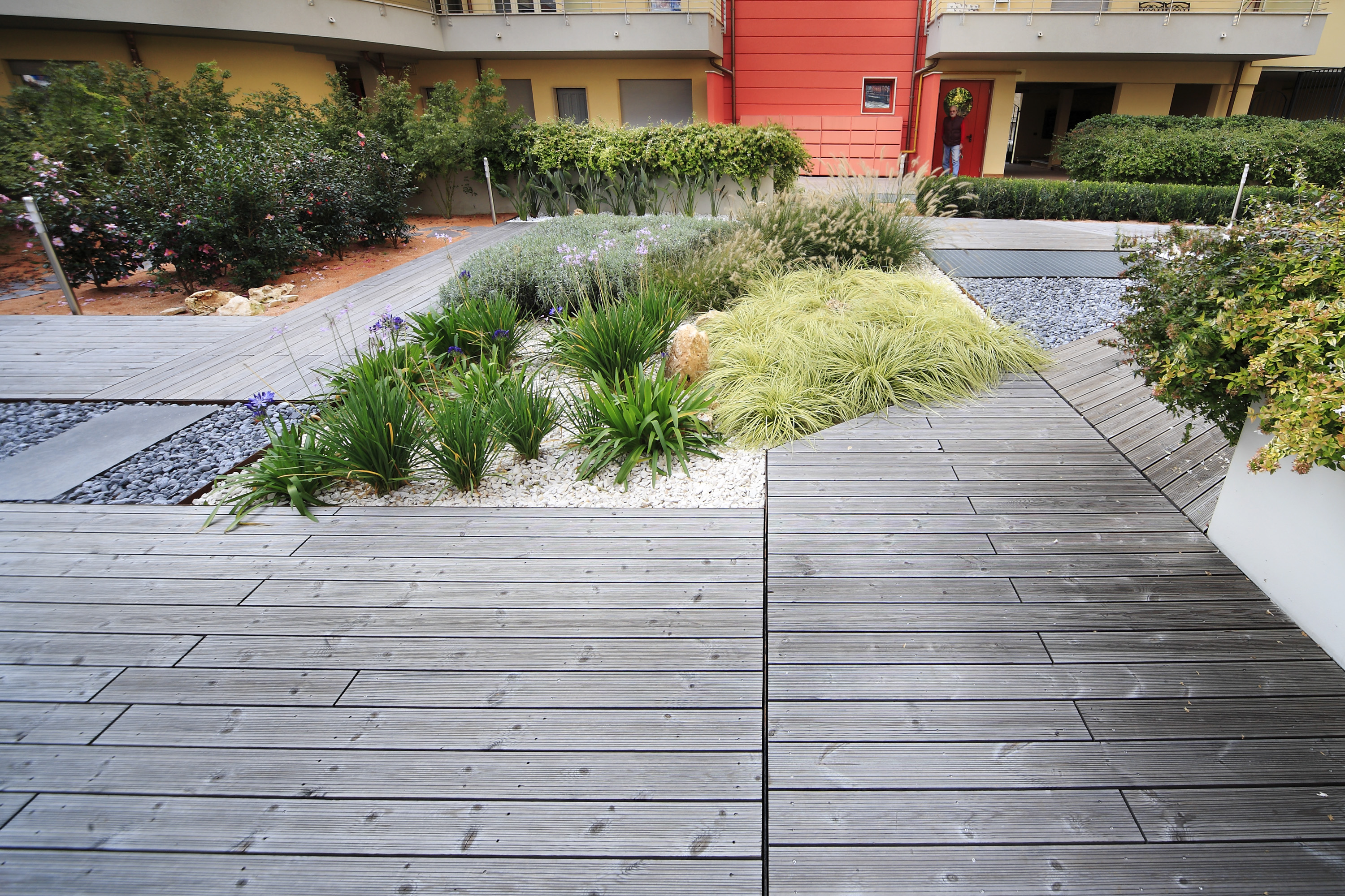 Pavimento-in-legno-giardino-Sesto San Giovanni