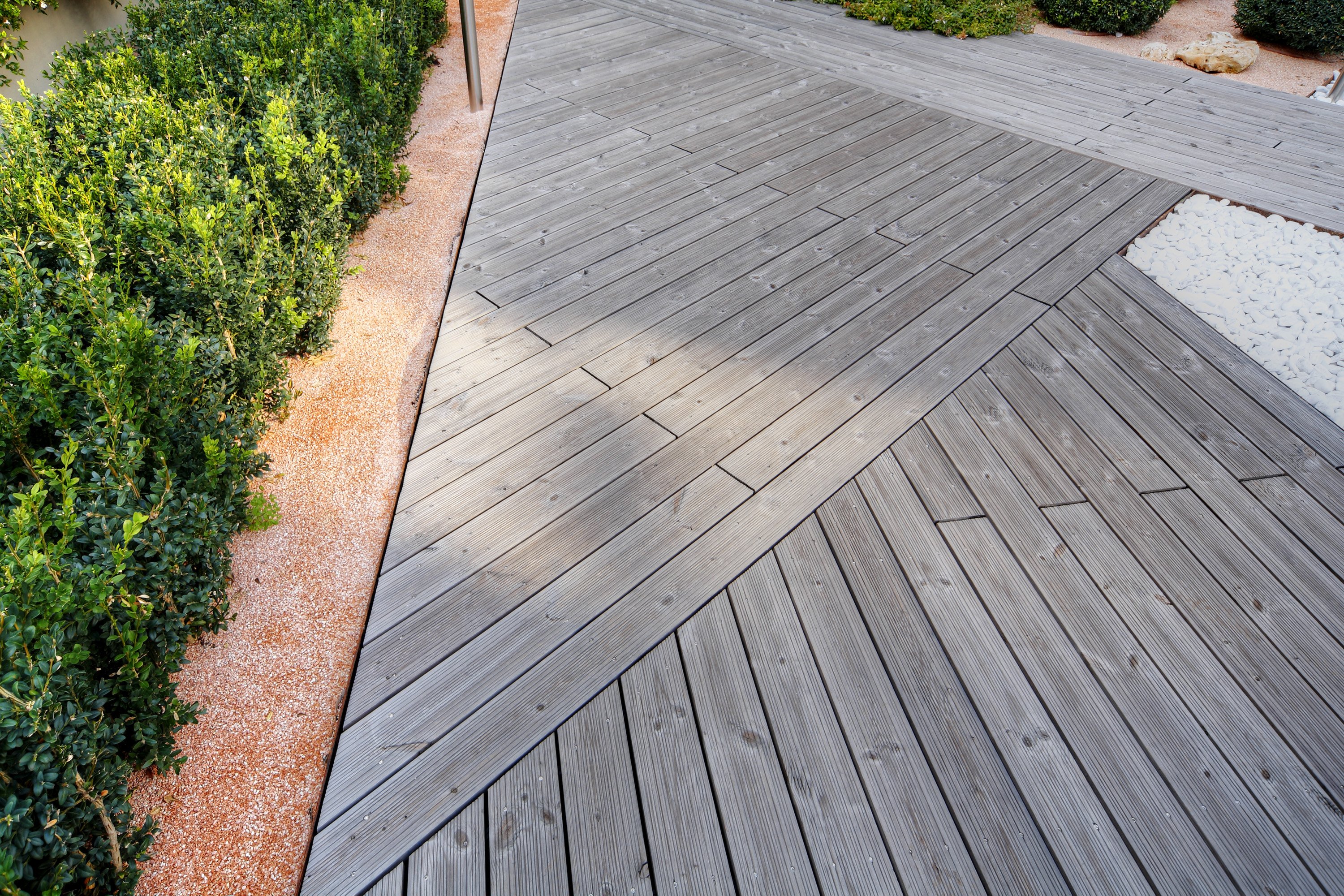 Pavimento-in-legno-giardino-Sesto San Giovanni