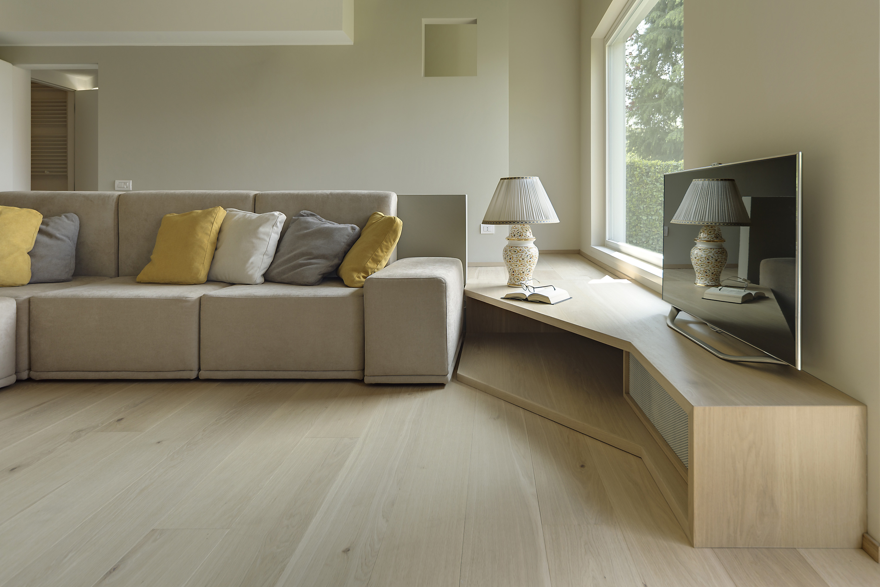 Pavimento-in-legno-soggiorno-monza