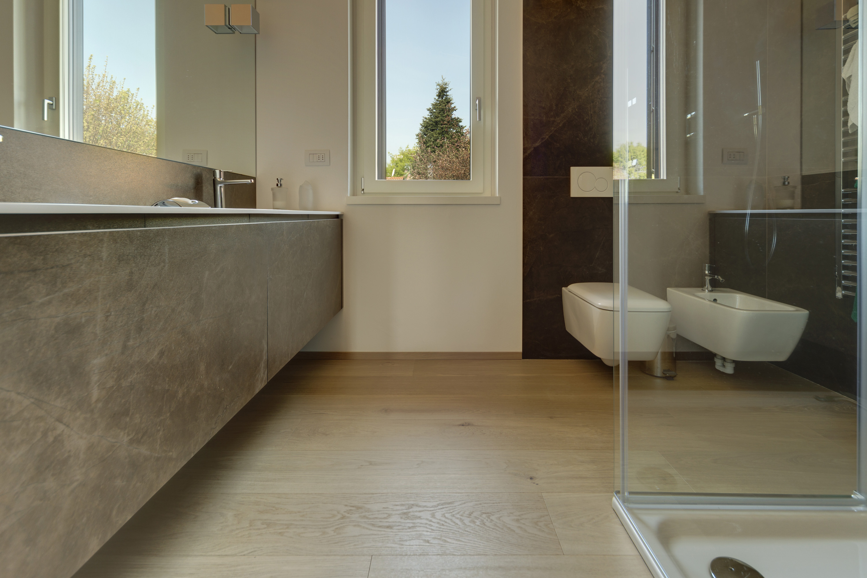 Pavimento-in-legno-bagno-monza
