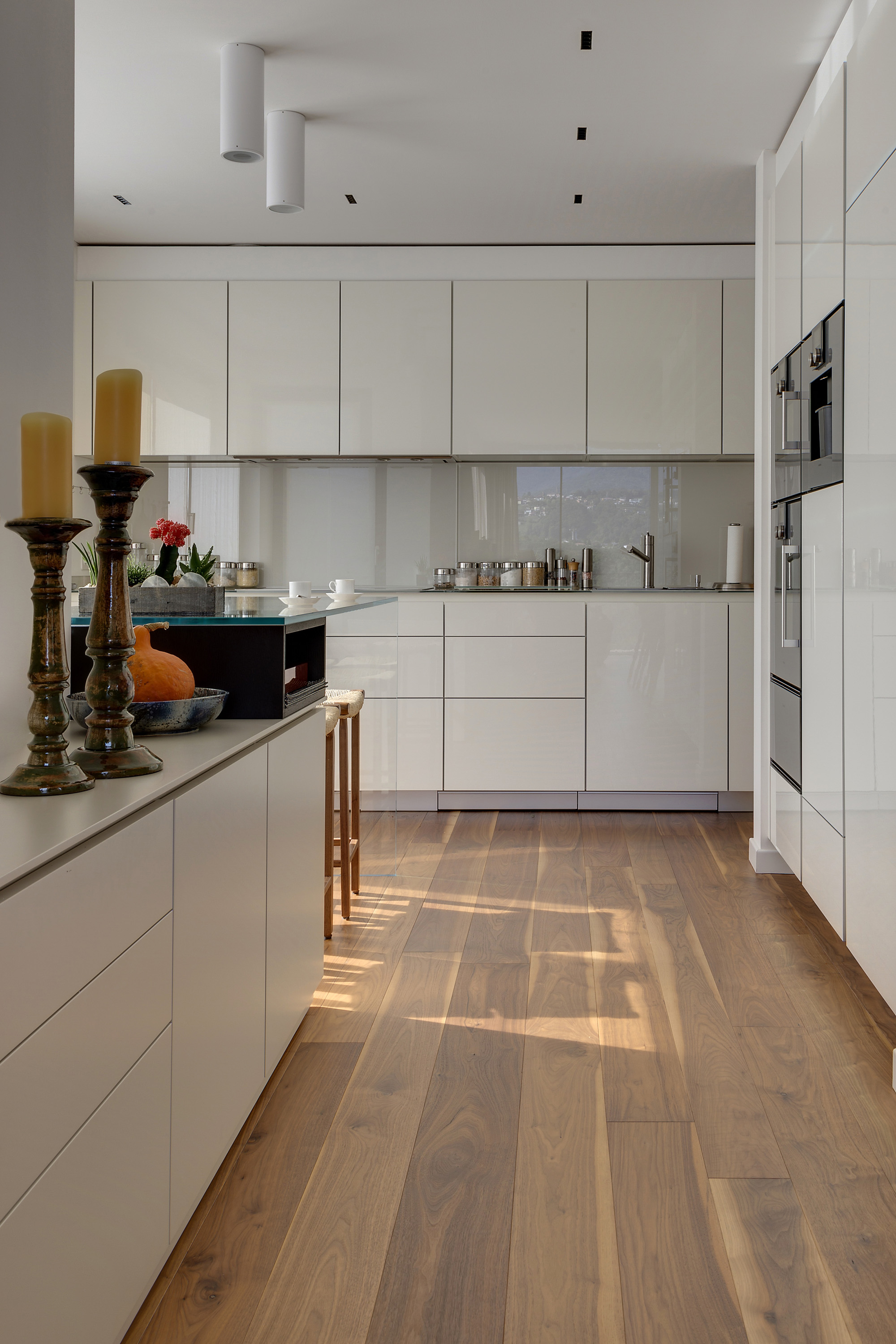 Pavimento-in-legno-cucina-svizzera