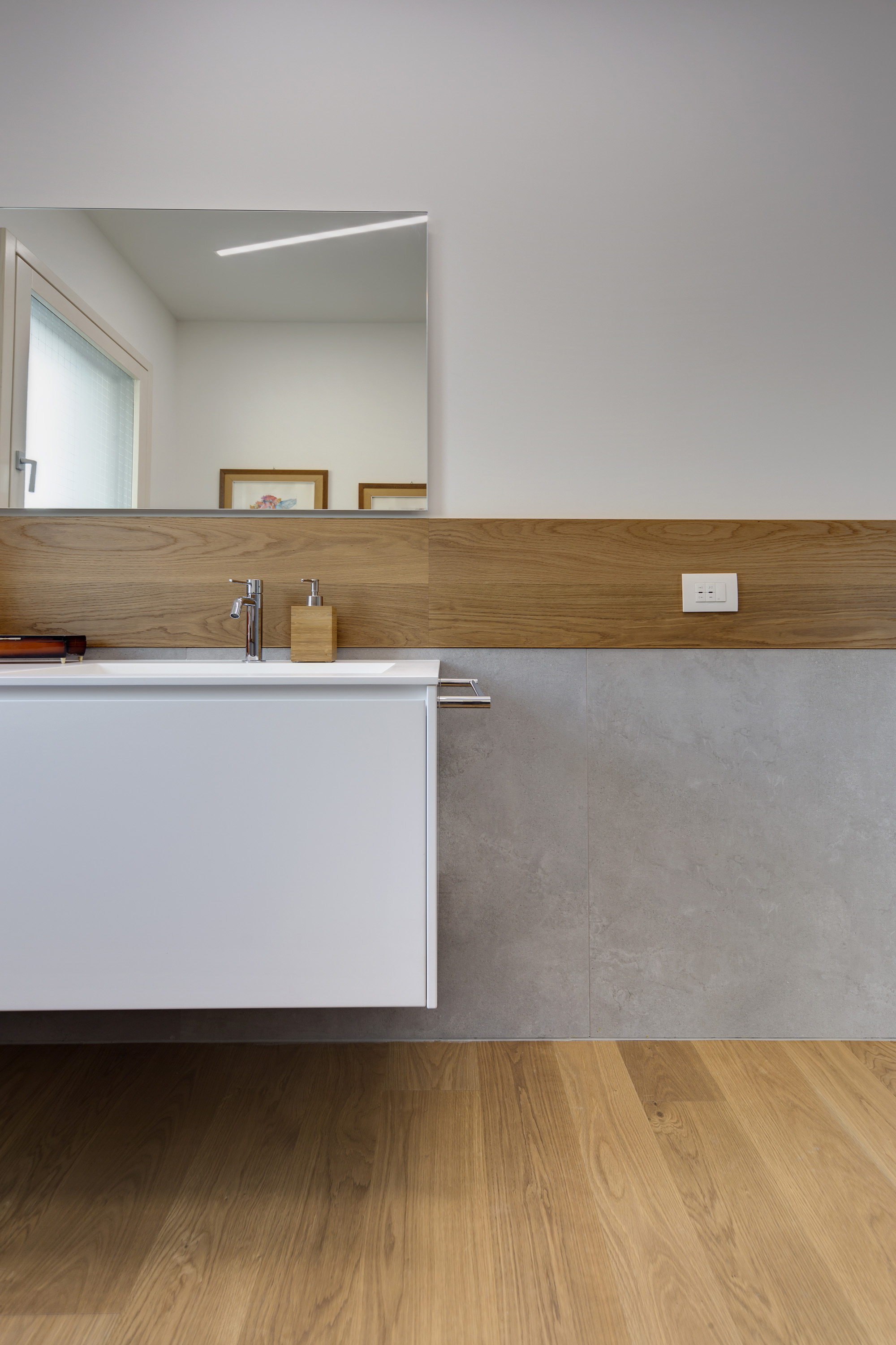 Pavimento-in-legno-bagno-monza