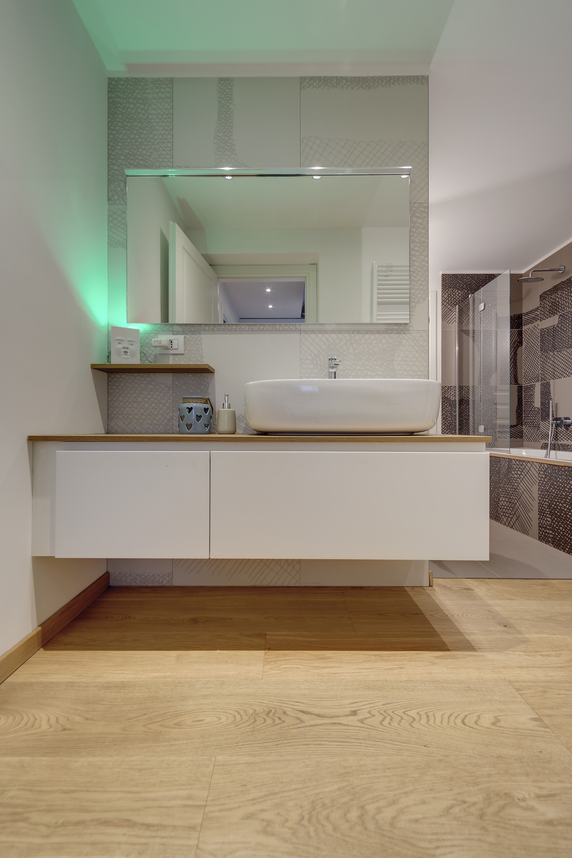 Pavimento-in-legno-bagno-como