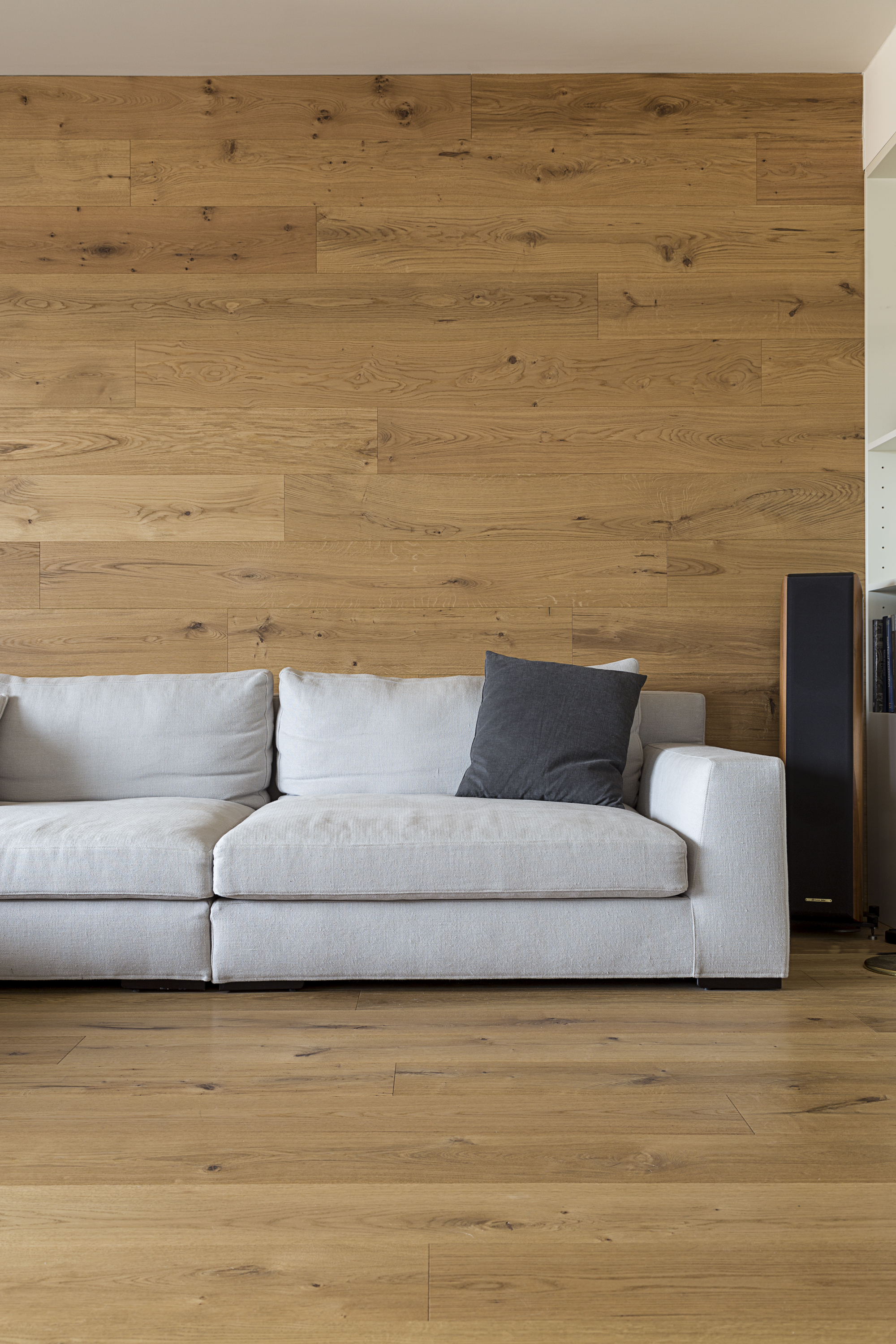 Pavimento-in-legno-soggiorno-monza