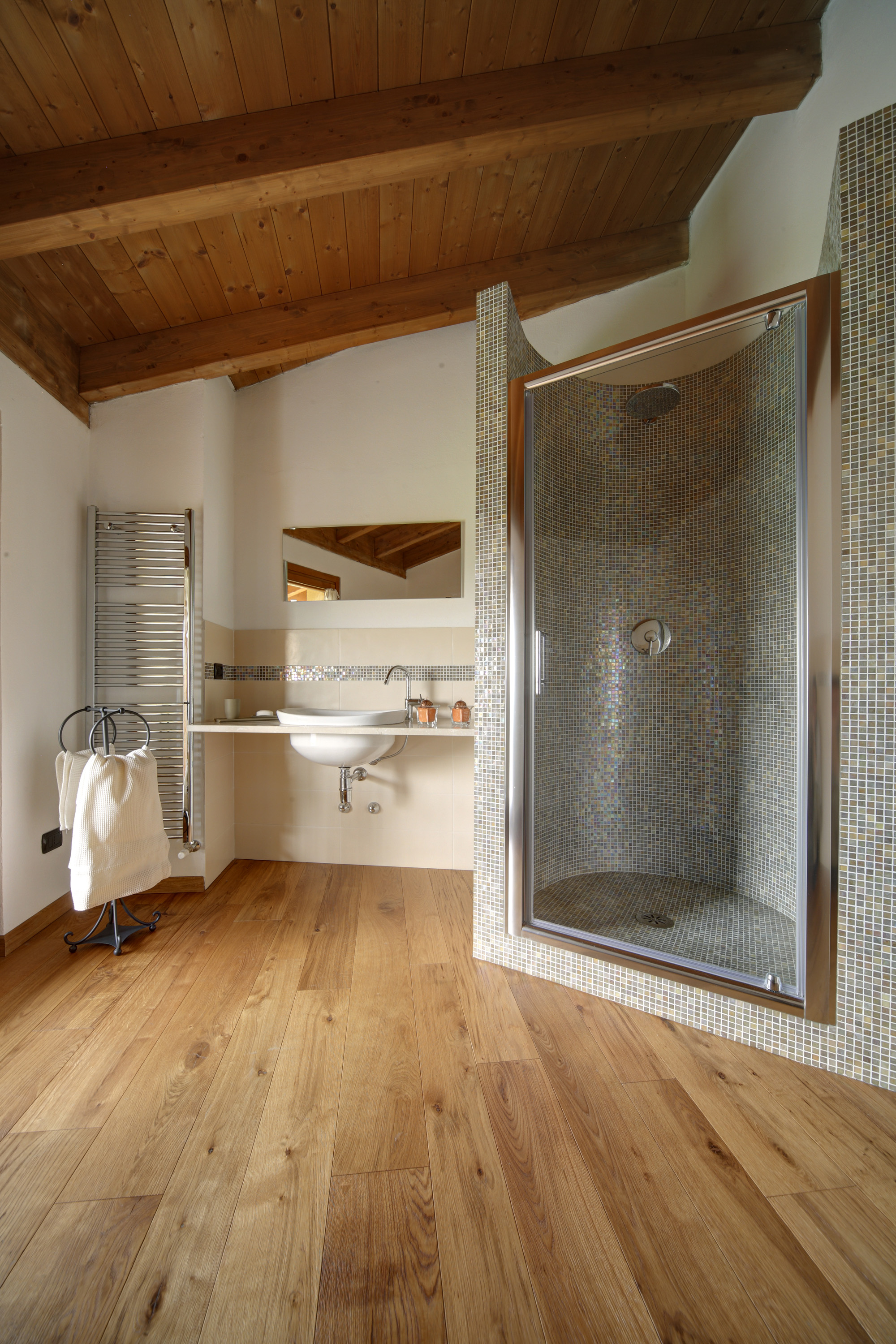 Parquet-spazzolato-bagno-lecco