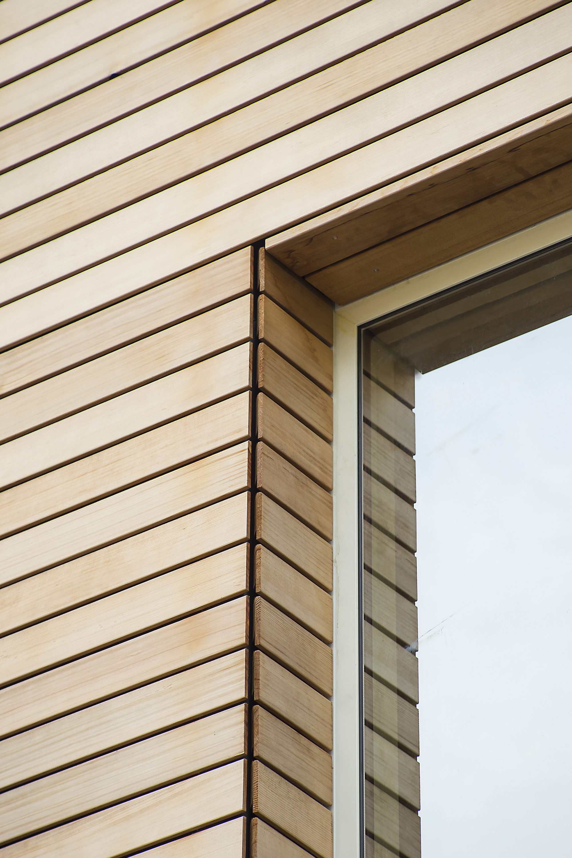 Facciata-in-legno-serramenti-monza