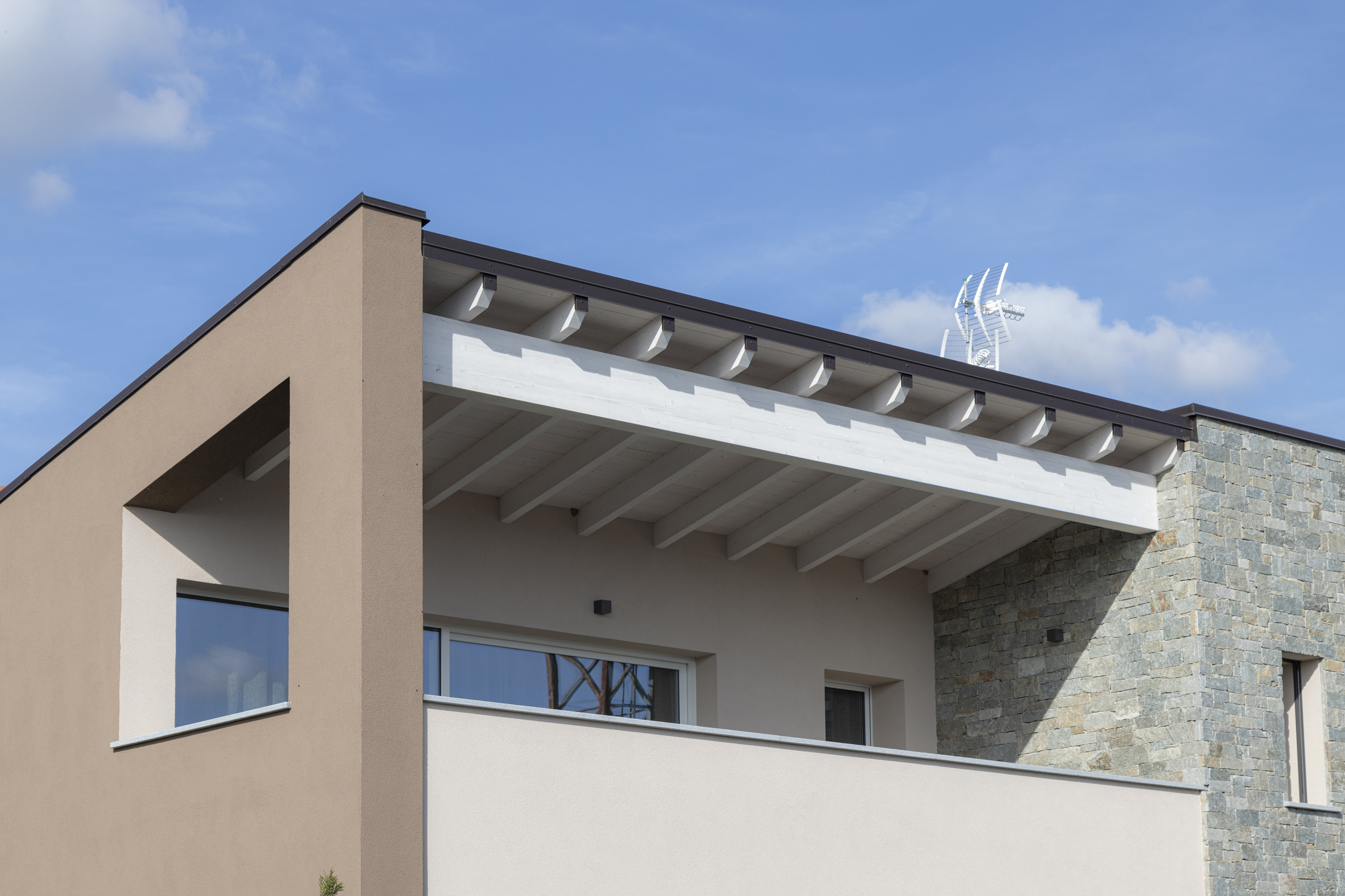 Tetto-in-legno-casa-lecco