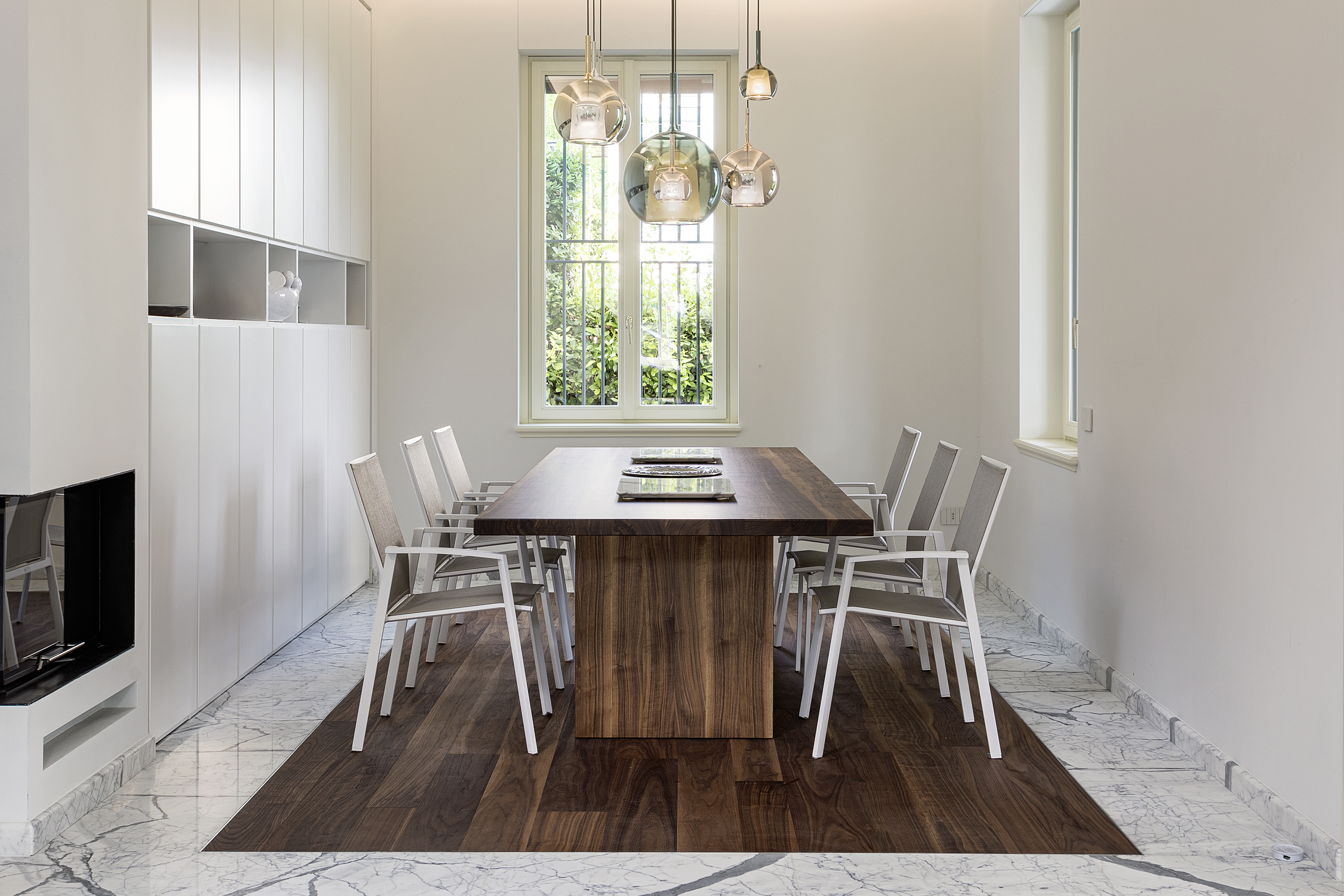 Tavolo-in-legno-Inverigo