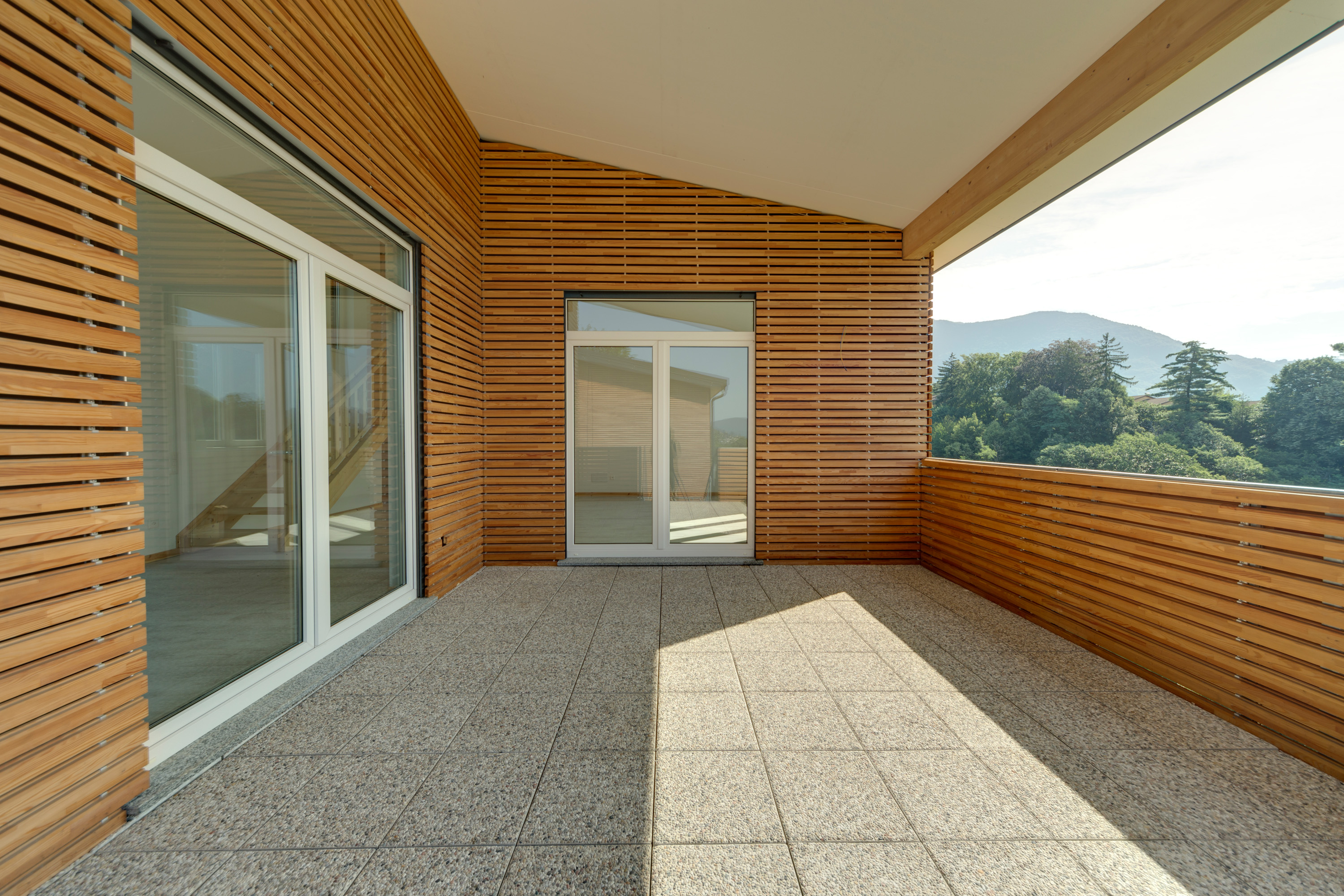 Facciata-in-legno-casa-montagna-svizzera