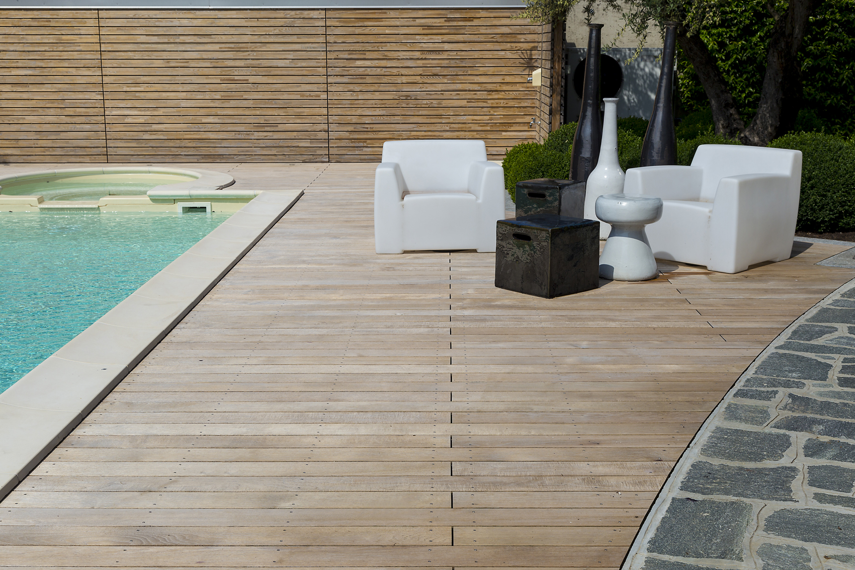 Decking-in-legno-giardino-Varese
