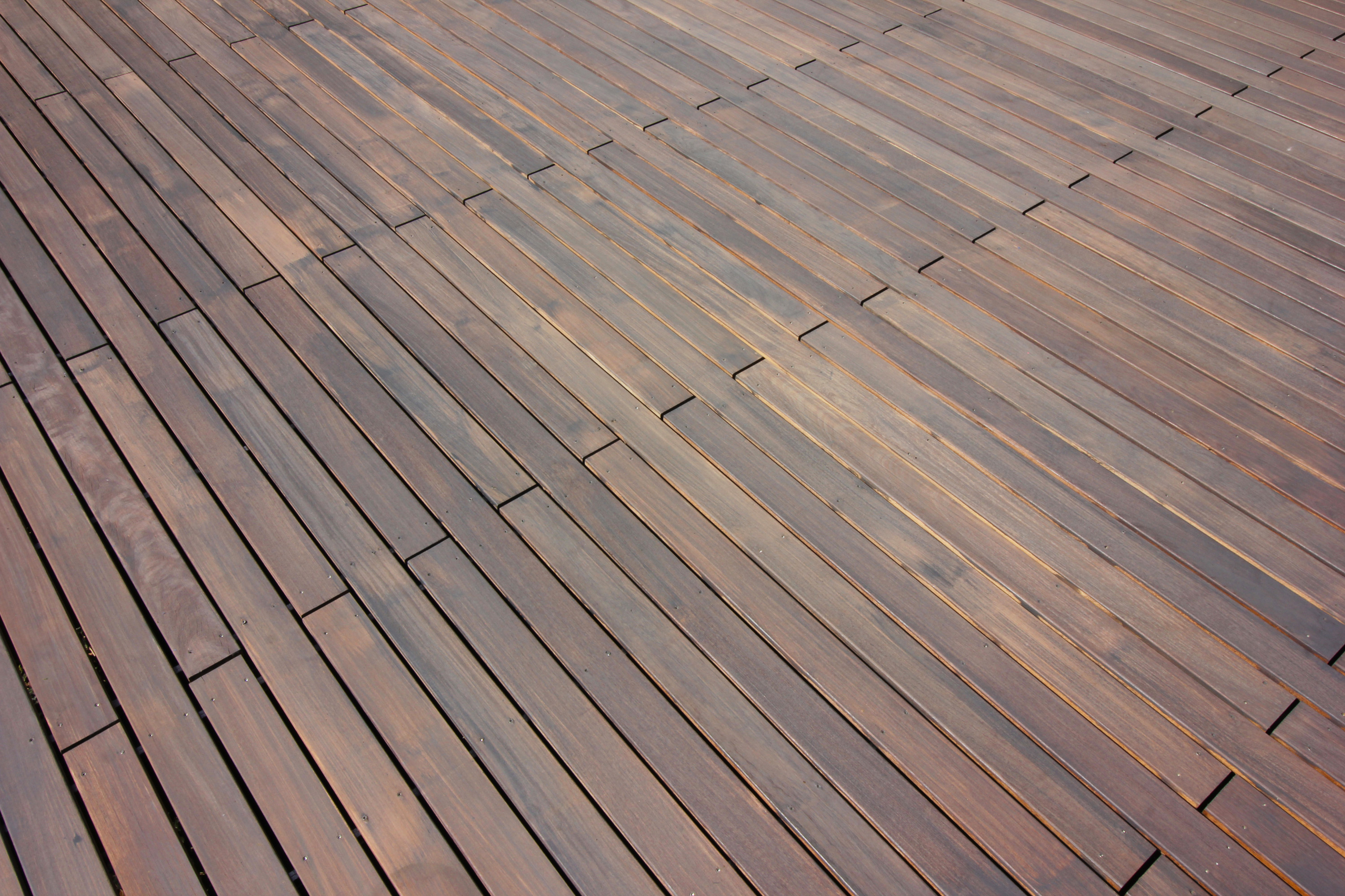 Pavimento-in-legno-esterno-villa-Lugano