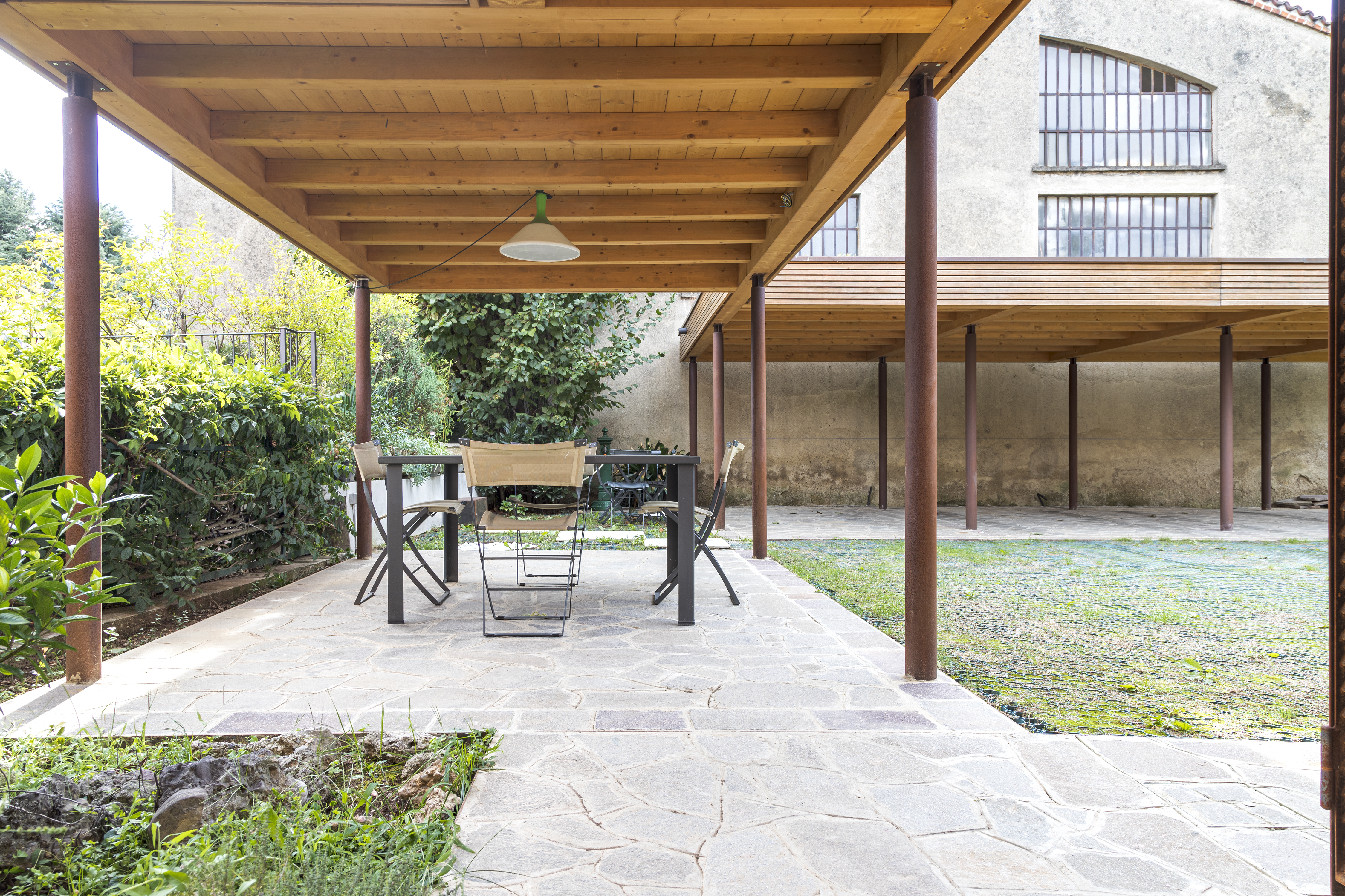 Tettoia-in-legno-Triuggio