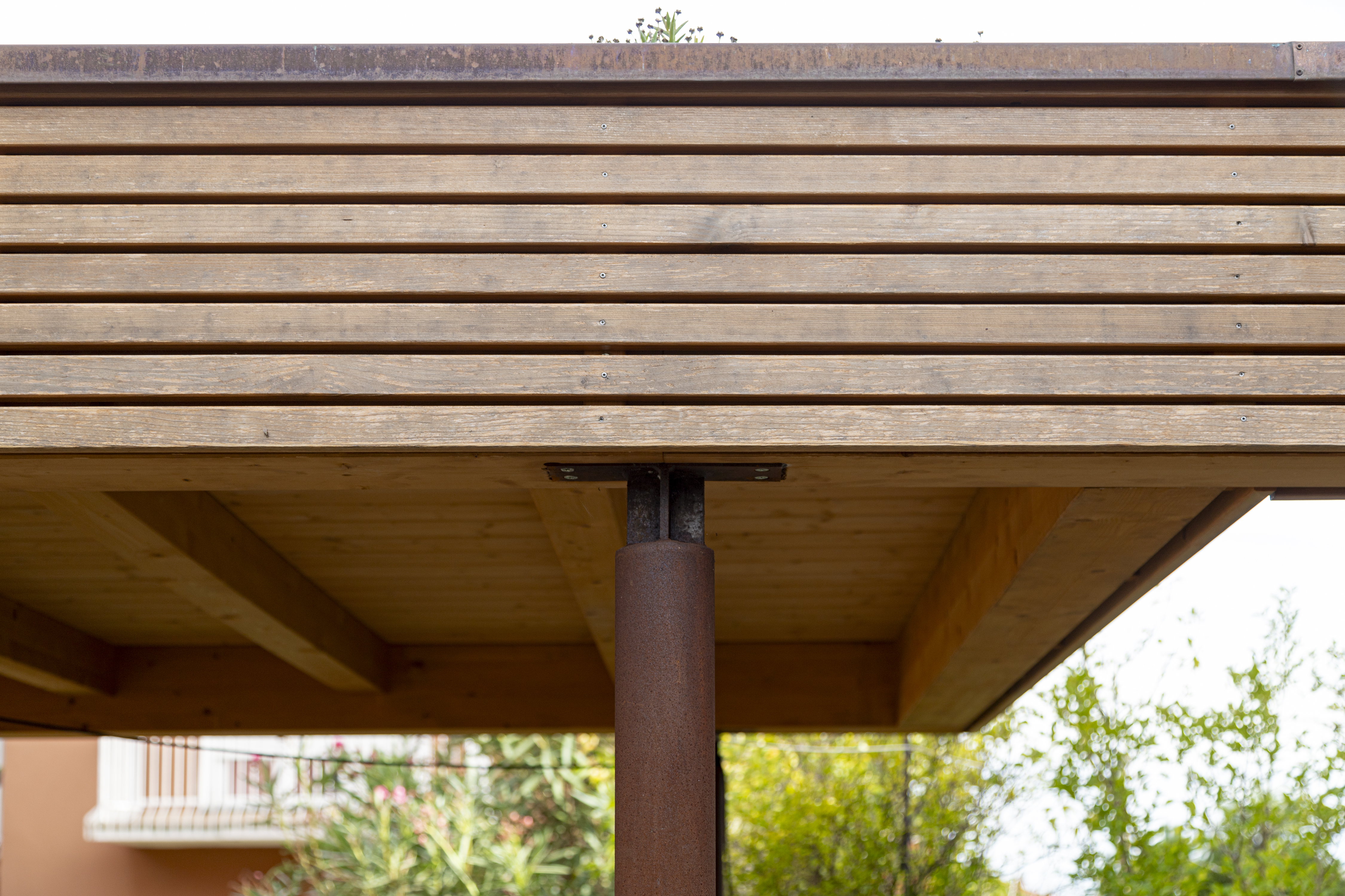 Tettoia-in-legno-Triuggio