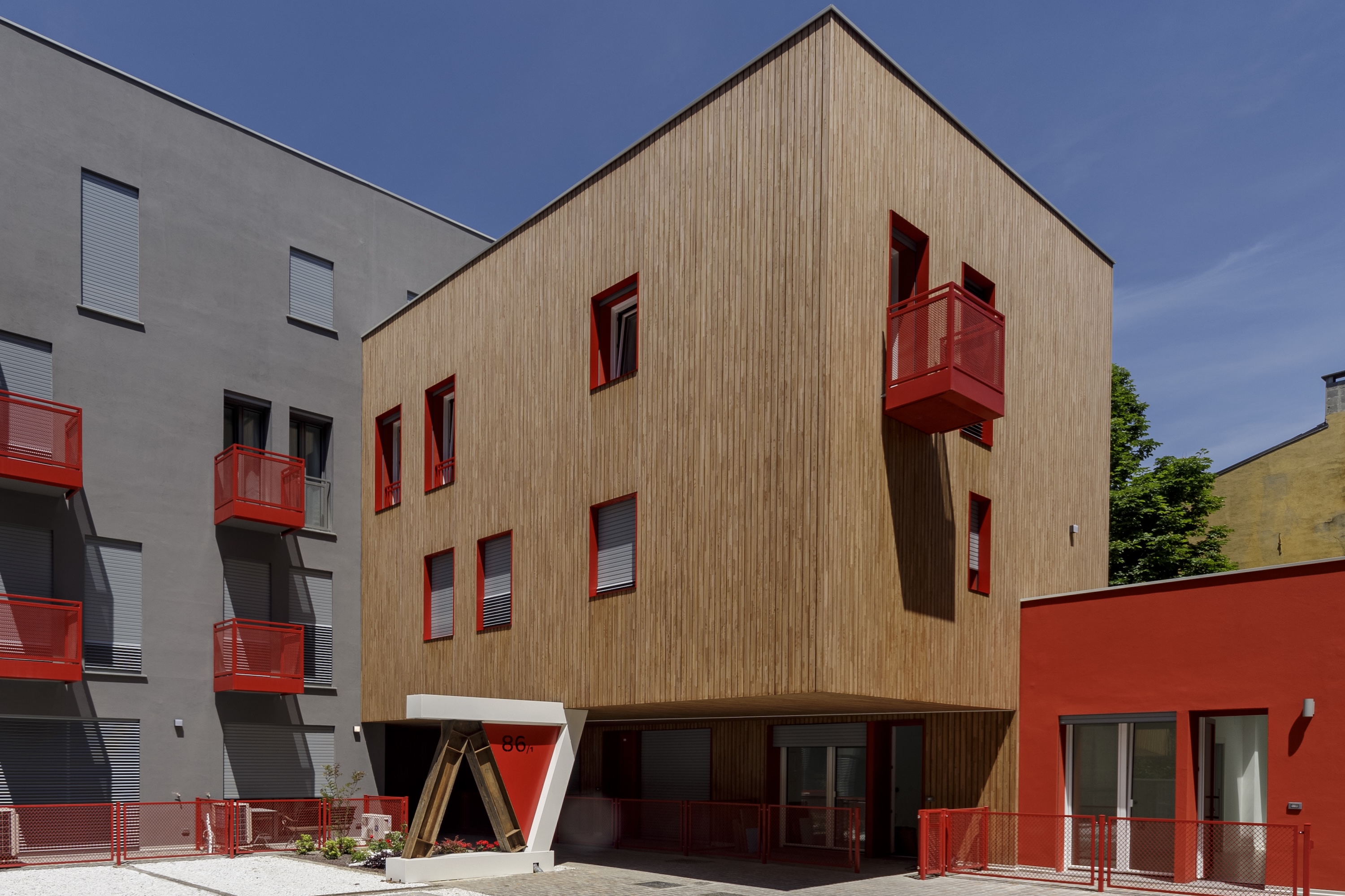 Facciata-in-legno-casa-